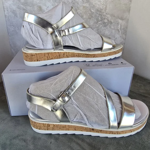 Marc Fisher Grandie Treaded Flatform Wedge Silver Sz 11 Sandals - Picture 2 of 9